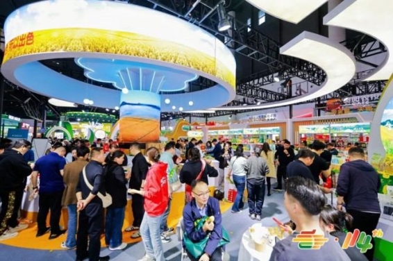 申请秋糖像抢演唱会门票：新锐零食品牌如何抢到前排C位？